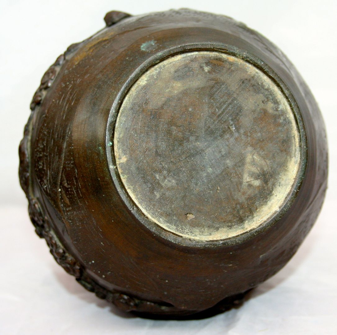 Antique Japanese Signed Bronze Vase Meiji Period RAISED 3D BIRD DESIGN