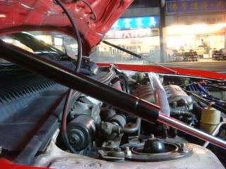 DIY 引擎油壓頂桿+後行李箱油壓頂桿9909||小老婆汽機車資訊網