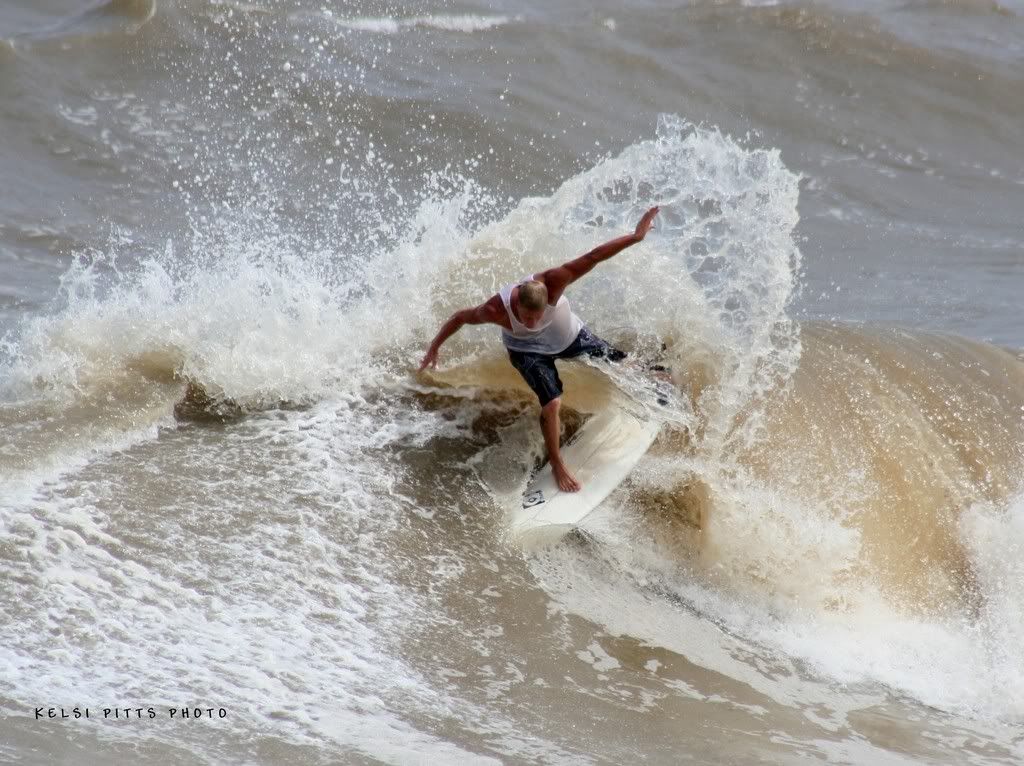 IMAGE: http://i307.photobucket.com/albums/nn287/ikelsi123/randomswell016.jpg