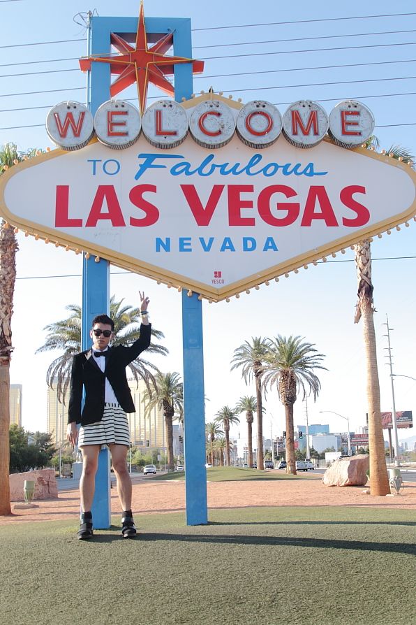 Bryanboy standing in front of the Welcome to Fabulous Las Vegas sign