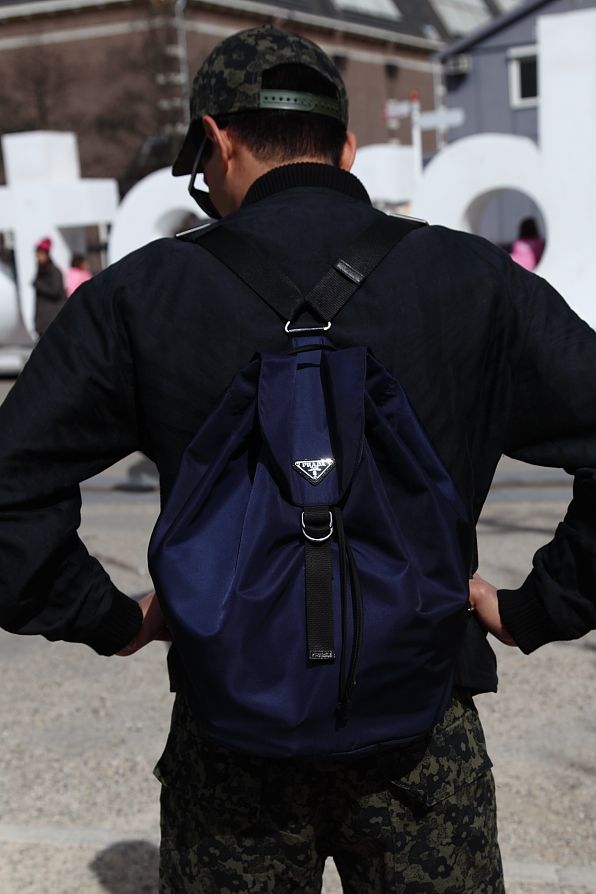 prada_backpack_nylon3.jpg  