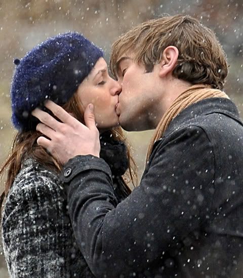 Photo of Blair Waldorf (Leighton Meester) kissing Nate Archibald (Chace Crawford) at Gossip Girl