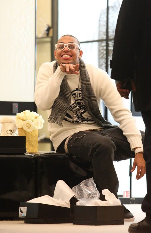 Chris Brown Gives His Best 3 Stooges Gesture.  Photo: Splashnewsonline.com