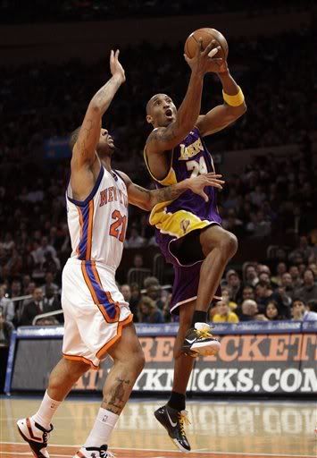 Kobe Steps Up As Bynum Goes Down.  Photo: Kathy Willens/AP