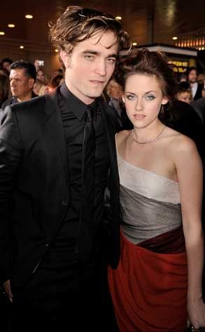 Robert Pattinson & Kristen Stewart Attend Twilight Premiere.  Photo: Kevin Winter/Getty Images
