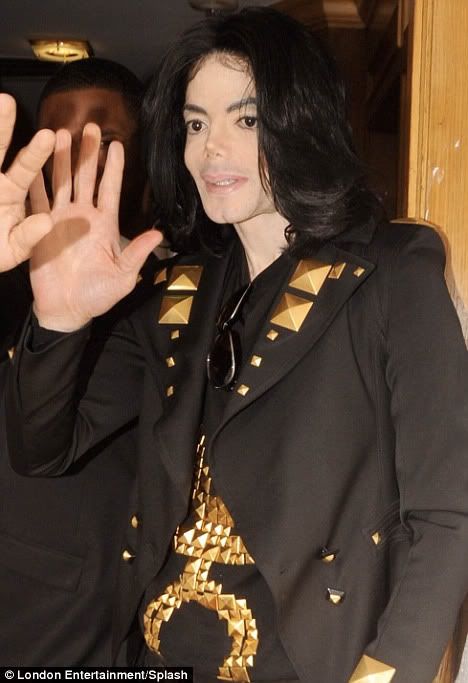 pic & photo of Michael Jackson in Givenchy women's clothing