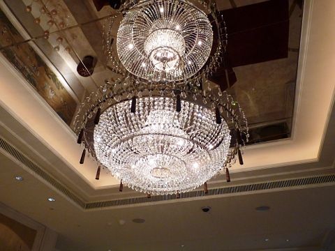 St. Regis Hotel Singapore lobby chandelier