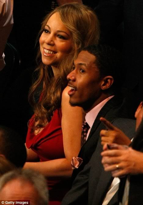Mariah Carey watching the Manny Pacquiao vs Ricky Hatton fight photo.